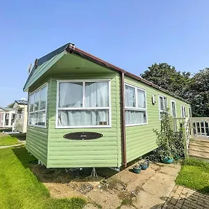 Lovely Caravan For Hire With Decking At Skipsea Sands In Yorkshire Ref 41015wf Campsite
